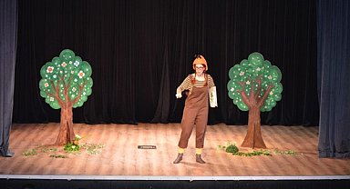 Konyaaltı’nda minikler tiyatro ile buluştu