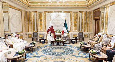 Kuveyt Emiri, Katar Başbakanı ile görüştü