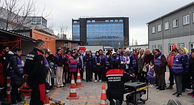 Maltepeli kadınlar afetlere müdahaleyi uygulamalı öğrendi