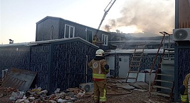 Manisa’da işçi konteynerinde çıkan yangın söndürüldü