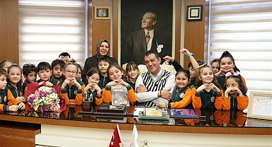 Minik öğrencilerden Başkan Köse’ye ziyaret
