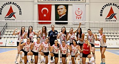 Muratpaşa Belediyesi Kadın Voleybol Takımı, galibiyet serisini sürdürüyor