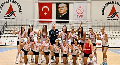 Muratpaşa Belediyesi Kadın Voleybol Takımı, İlbank’ı 3-2 mağlup etti