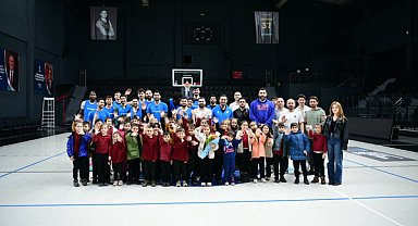 Öğrenciler, Çayırova Belediyesi Basketbol Takımıyla buluştu