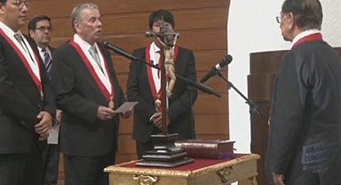 Peru'da Jose Balcazar, sekiz yılda sekizinci cumhurbaşkanı oldu