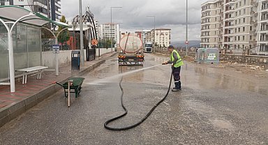 Siirt'te kent genelinde temizlik çalışmaları gerçekleştiriliyor