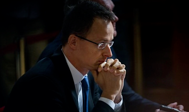 Szijjarto: AB’nin Ukrayna’ya vereceği 90 milyar euroluk krediyi bloke ediyoruz