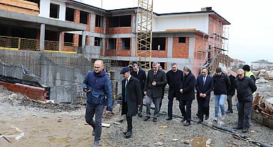Vali Aktaş ve Milletvekili Yılmaz, Gölcük’te okul inşaatlarını inceledi