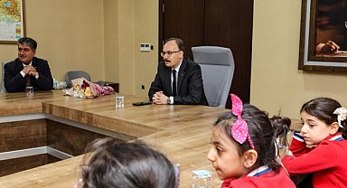 Vali Kızılkaya, öğrencilerle bir araya geldi