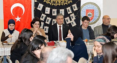 Vali Yavuz, öğrencilerle iftarda buluştu 