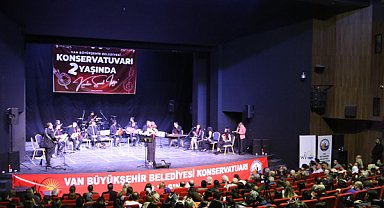 Van Büyükşehir Belediyesi Konservatuvarı'nın kuruluş yıl dönümü etkinliği