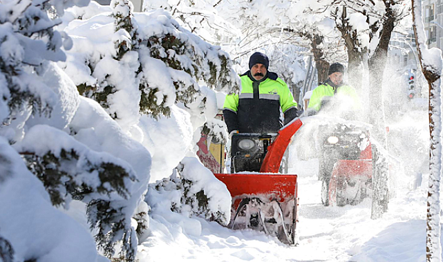 Van’da karla mücadele sürüyor