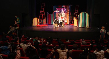 Van'da özel gereksinimli bireyler, tiyatro etkinliğinde buluştu