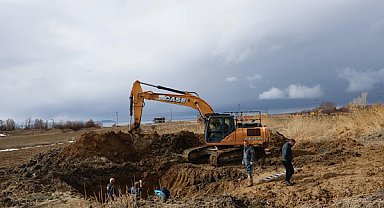 VASKİ ana isale hattındaki arızaya müdahale ediyor