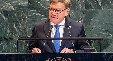 Wadephul: Suriye'deki siyasi geçişi desteklemeye hazırız