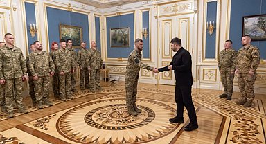 Zelenski, Ukrayna Devlet Özel Ulaştırma Servisi personeline nişan takdim etti