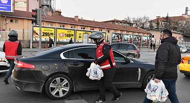 ABB’den, iftara yetişemeyen vatandaşlara motokuryelerle kumanya dağıtımı