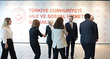Aile ve Sosyal Hizmetler Bakanı Göktaş, bakanlık personeli ile bayramlaştı 