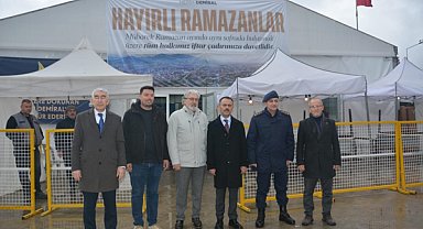 Aktaş, Merih Demiral tarafından Karamürsel’de kurulan iftar çadırını ziyaret etti