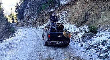 Alanya’nın kırsal bölgelerinde yol bakım ve tuzlama çalışması yapıldı