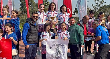 Aliağalı öğrenciler, İzmir’de oryantiring kürsüsüne başarıyla çıktı