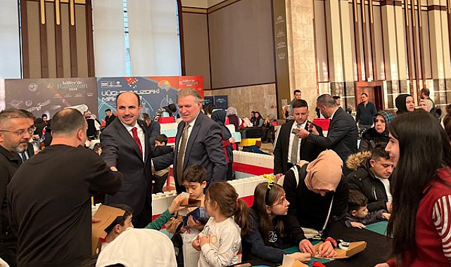 Başkan Altay, Konya Bilim Merkezi’nde çocuklarla bir araya geldi