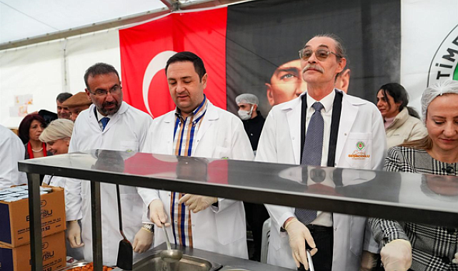 Başkan Beşikcioğlu, iftarda vatandaşlarla bir araya geldi