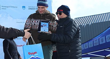 Başkan Büyükkılıç, 5'inci Diplomatik Kayak Yarışı'nı kazananlara ödüllerini verdi