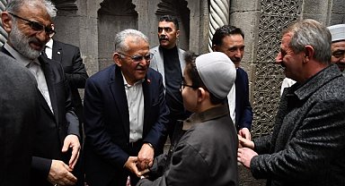 Başkan Büyükkılıç, Kayseri’de vatandaşlarla bayramlaştı