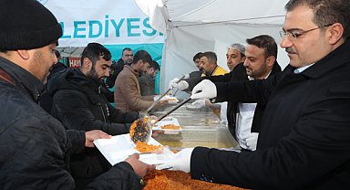 Başkan Canpolat ve Bağmancı, iftarda vatandaşlarla bir araya geldi