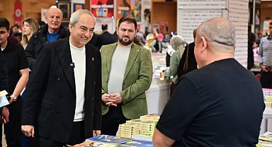 Başkan Kocagöz, Kepez Kitap Fuarı’nı ziyaret etti 
