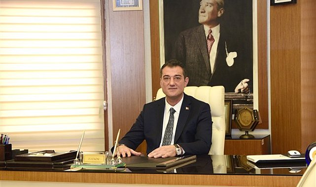 Başkan Köse: Tiyatro, soru soran, cevap arayan bir sahne gösterisidir