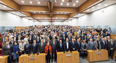 Başkan Tugay, belediye personeliyle bayramlaştı