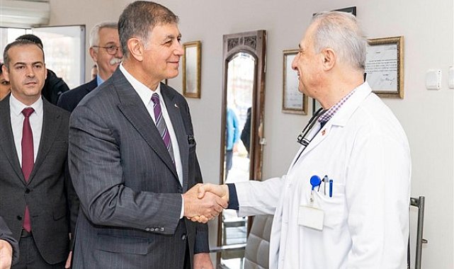 Başkan Tugay, Eşrefpaşa Hastanesi’ni ziyaret etti