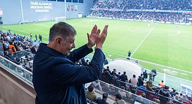 Başkan Tugay, Karşıyaka ve Eskişehirspor karşılaşmasını tribünden takip etti