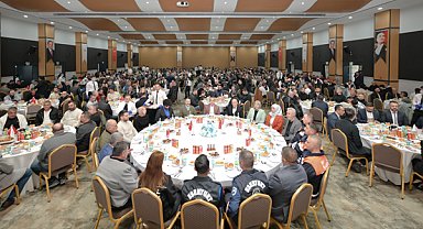 Başkan Vekili Aksoy, çalışma arkadaşlarıyla iftarda buluştu
