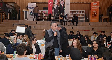 Başkan Vekili Aksoy, gençlerle iftar yaptı