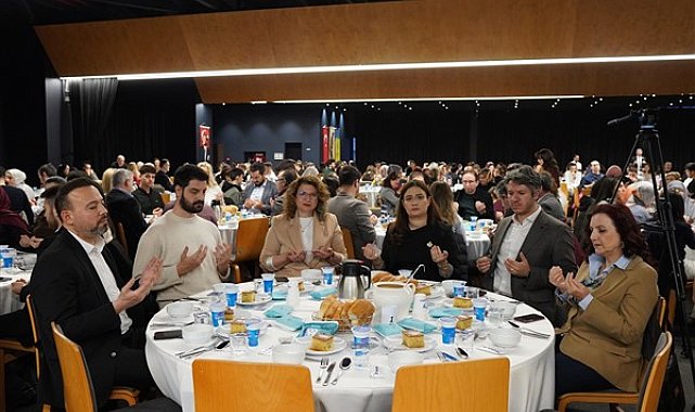 Beylikdüzü’nde aağlık çalışanları 14 Mart Tıp Bayramı’nda iftarda bir araya geldi