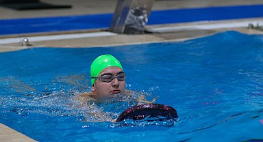 Buca'da otizmli çocuklara yüzme kursu