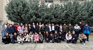 Bursa’da öğrencilerden huzurevi ziyareti