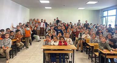 Büyükşehir Şehir Tiyatrosu oyuncuları, öğrencilerle bir araya geldi
