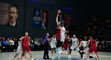 Çayırova Belediyesi, son saniye basketiyle liderliği aldı