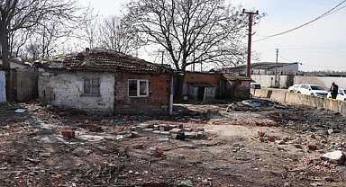 Çorlu'da metruk binaların yıkımı devam ediyor