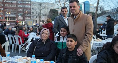 Cumhuriyet Meydanı’nda iftar programı düzenlendi