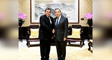Dışişleri Bakanı Wang, Türkmen mevkidaşı Meredov ile görüştü