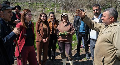 Eşbaşkanlar, Hevsel Bahçeleri’nde çiftçilerle bir araya geldi