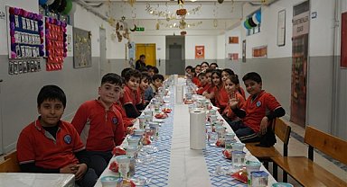 Esenler’de öğrenciler için okulda iftar programı düzenlendi