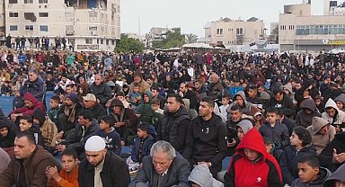 Gazze’de 2 yıl sonra ilk bayram namazı kılındı