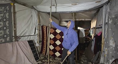 Gazze’de çadır kampları sular altında kaldı