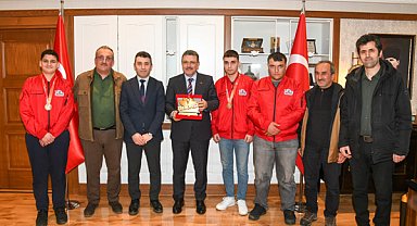 Genç, TEKNOFEST 2025’te Türkiye birincisi olan öğrencileri ağırladı